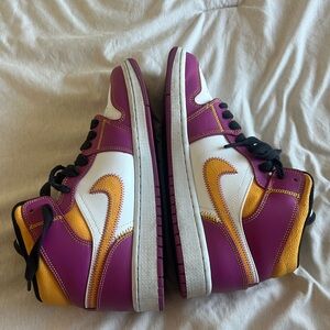 Nike Jordan Mid Dunks